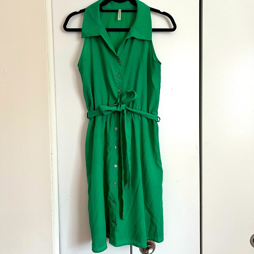 Green sleeveless shirt style dress